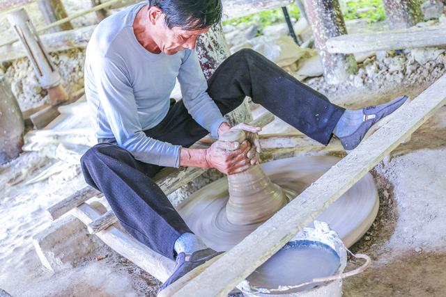 這個古村在浙江地圖上找不到，曾因做碗名震江南，如今僅留70人