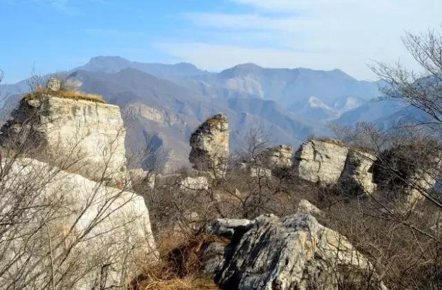 北京房山有道山岭，一个不为人知的巨石阵。很多人都是第一次听说