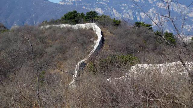 北京房山有道山岭，一个不为人知的巨石阵。很多人都是第一次听说