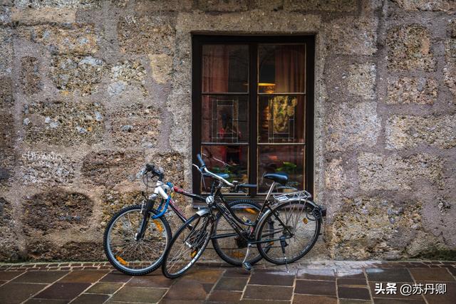 阿尔卑斯山下的迷人小镇:街拍欧洲小店,文艺复兴橱窗艺术