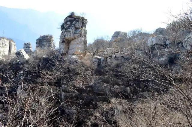 北京房山有道山岭，一个不为人知的巨石阵。很多人都是第一次听说