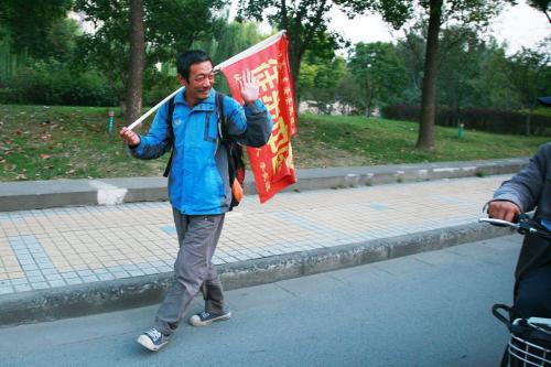 倾家荡产也要行遍天下，中国徒步第一人耗时三年由北至南跨越中国