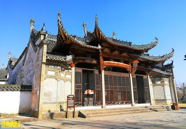 辉煌800年的徽州古村，一个家族三座祠堂七道牌坊，5A级景区