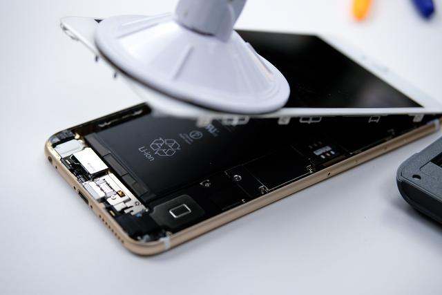 爲了讓5年前的iPhone 6s Plus恢複續航，如何選擇更換電池呢？