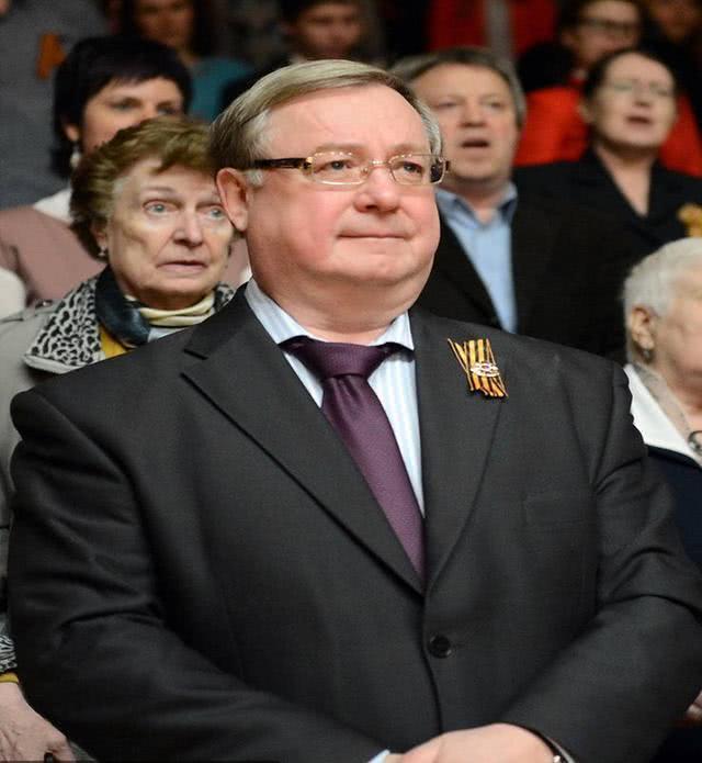 出生在中国的俄罗斯总理、司法部长，普京的助手，获多枚骑士勋章