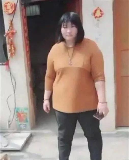 大衣哥朱之文的女儿，曾因太胖被网友嘲讽，瘦下来颜值飙升