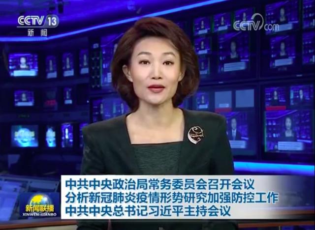 央视又一位女主播火了！李梓萌低头念稿却被夸，​摘下假发太惊艳