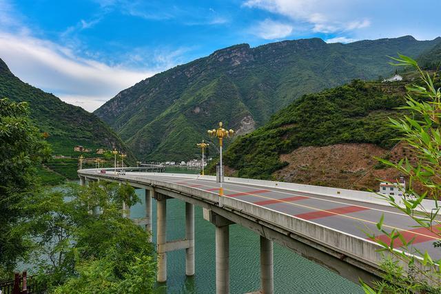 中国最美水上公路：不在海边胜过海岸公路美景