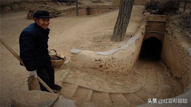 河南两个特色的村庄，一个建在悬崖上，一个却建在地下