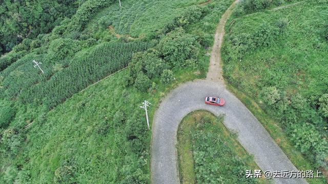 中国“最红”的公路，68道拐一公里一拐，无意中创造了世界奇观