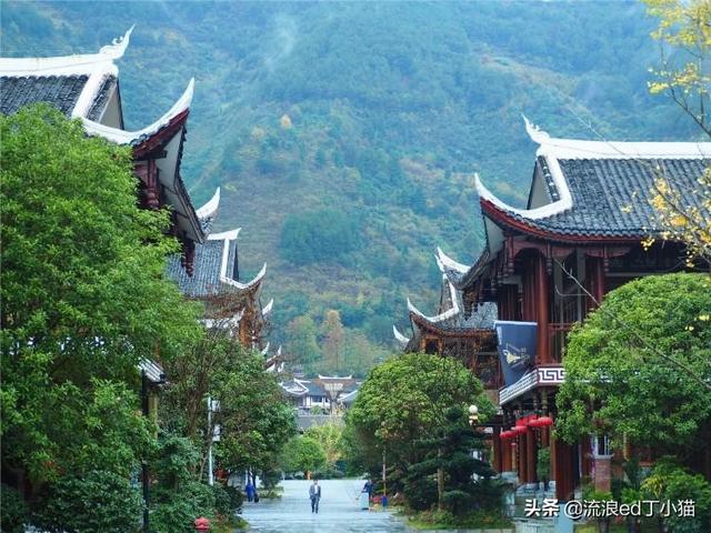 毗鄰梵淨山的必去小衆美景：西南最美的鬼谷與西部浴都，景美人少