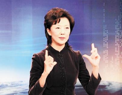 57歲央視“從不說話”女主播周晔，創全國直播記錄，搭朱廣權翻紅