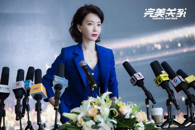 43岁的陈数凭气场上热搜：人到中年，越来越美的女人，只有一种