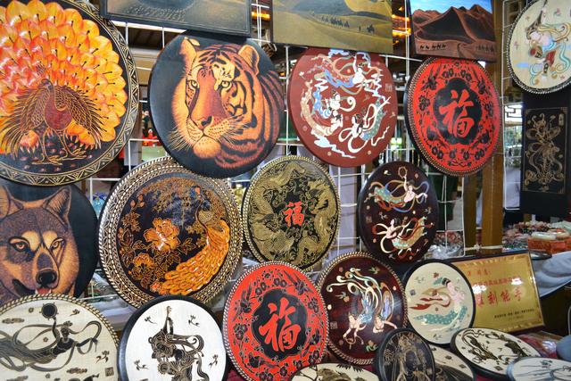 繁华的敦煌夜市（图）