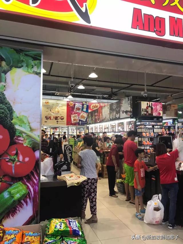 今天！新加坡疫情升级后，超市马上遭疯抢