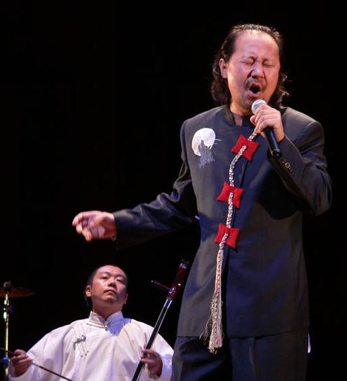 國家一級演員騰格爾爲喝酒賣血,老婆離去,女兒與世長辭後醒悟