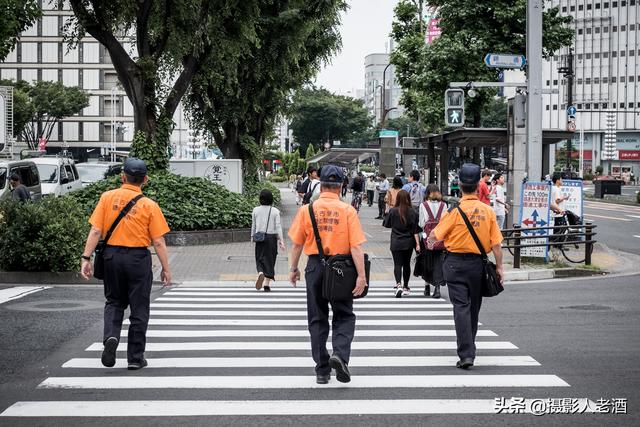 日本街頭實拍：作爲老齡化最嚴重的國家，各種無障礙設施很完善