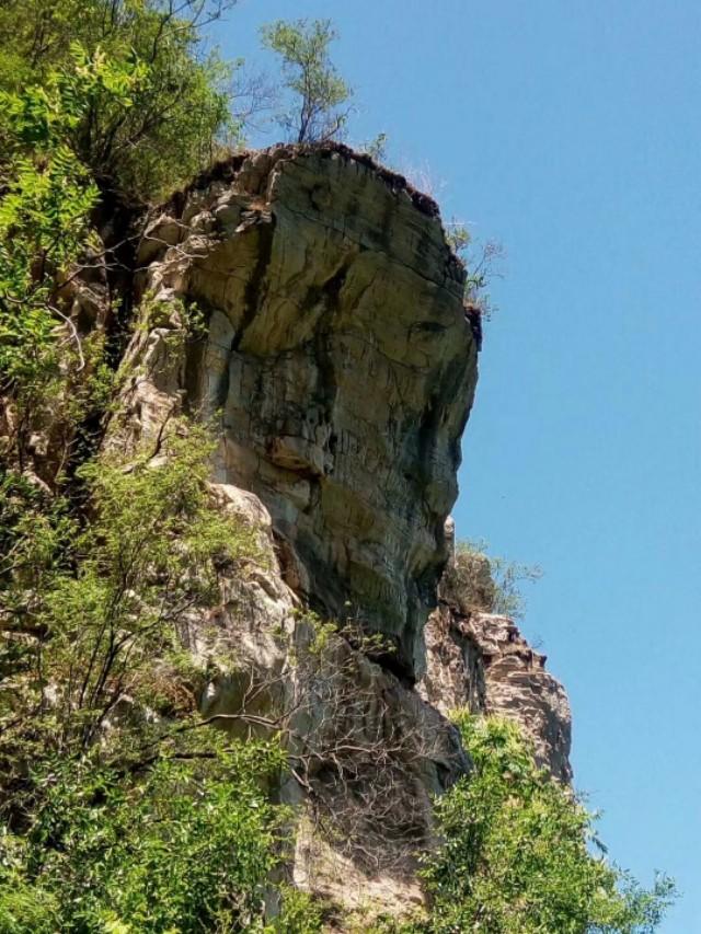 爬房山怪石山，怪石数不清。