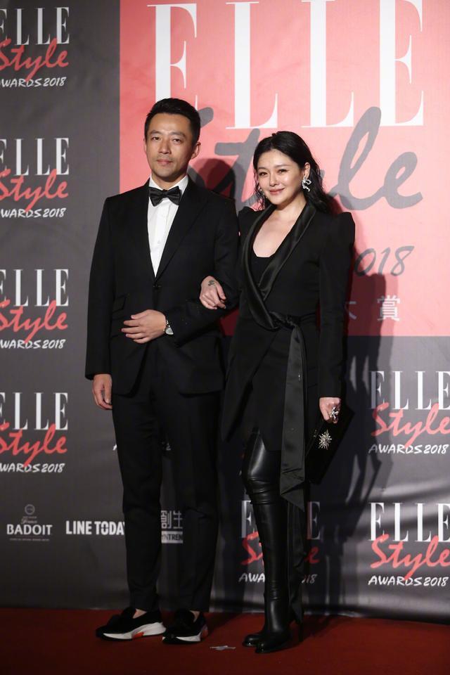 大S胖太多衣品一言难尽,双腿塞进皮裤里,挑战泡泡袖西装更显壮