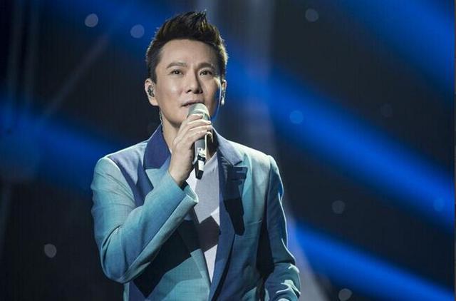 年逾51岁的情歌王子张信哲,至今还单身,看完您就懂了