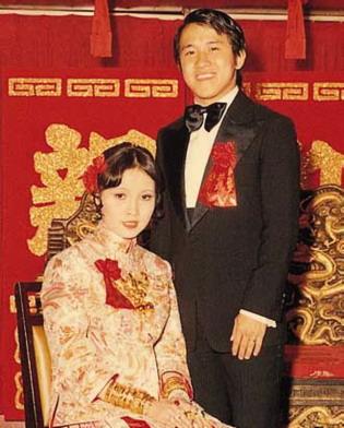 两任妻子，20年的痴情，也唤不回曾志伟的真心