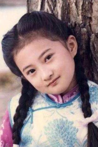 82岁的琼瑶终究是翻了车，8岁被她捧红的金铭才是活的最通透的一个