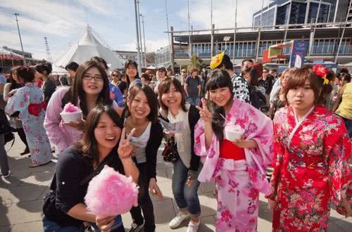 日本开始大量迁移人口，中国2大城市已被“霸占”，当地苦不可言