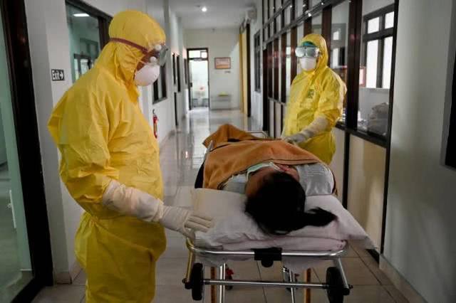 多批中国救援物资抵达雅加达，印尼国防部长称：将与“神”共同解决新冠病毒