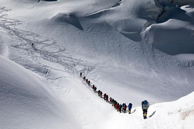 中国雄奇壮美的雪山，图文介绍其中18座，含“冰山之父”