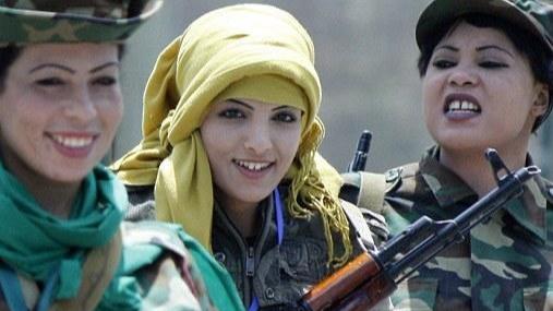 卡扎菲被人击毙之前，逃亡之路太狼狈