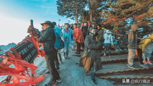 为什么要夜爬华山？旅游玩家告诉你一个人夜爬华山可不可行？