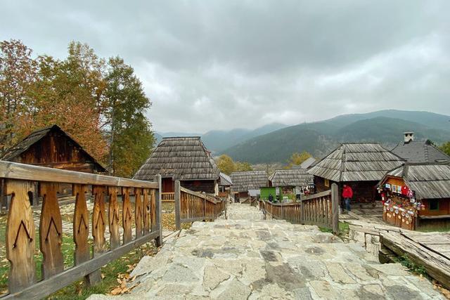 塞尔维亚旅游消费有多低？人均40吃肉吃到饱，200能住四星级酒店