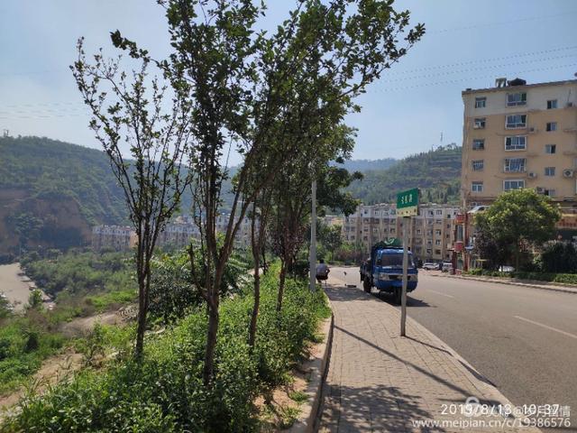 诗一首，游览灵石