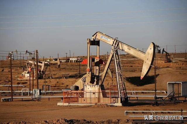 国际原油价格为何暴跌？很可能是沙特和俄罗斯做局搞美国