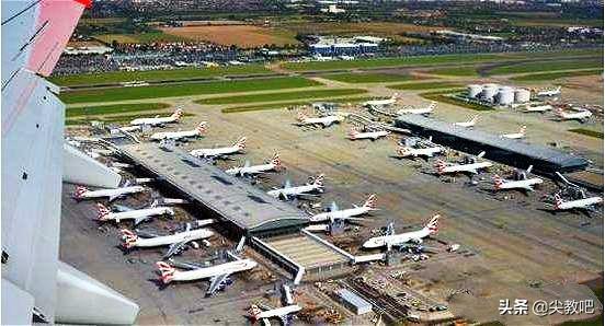 18万一张机票，挡不住1万五千名小留学生回国，网友：回来晚了！