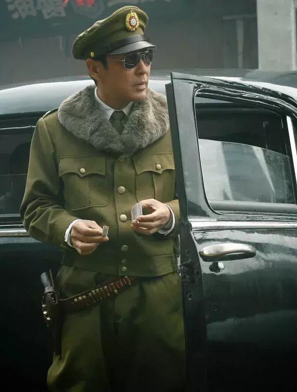 65岁陈道明近照曝光,风度翩翩霸气依旧:他混的根本就不是娱乐圈