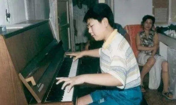 天才鋼琴家郎朗（1）：慘痛的童年，父親以死相逼學琴​
