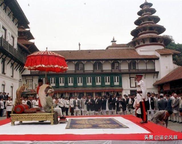 尼泊尔版“斧声烛影”?国王一家被灭门，继位者称凶手是原王储