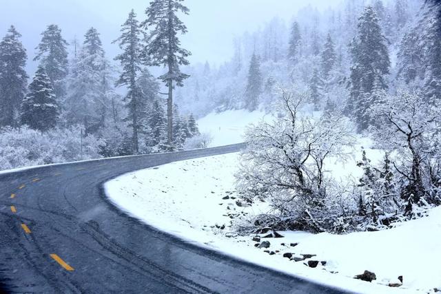 中国十大最美公路，穿山跨湖、盘山迷宫、腾云驾雾…惊险又绝美