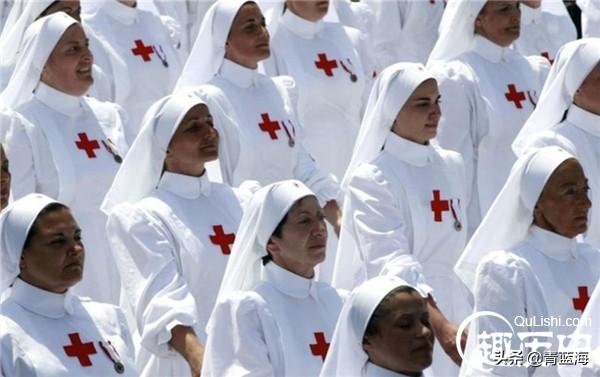 各国女兵方阵谁最美？日本：像刚从写字楼下班的女白领