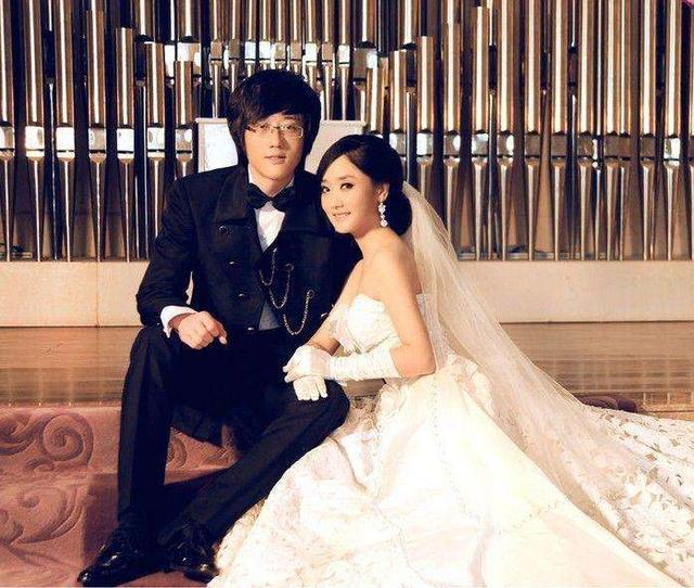 多亏玲花重情义，凤凰传奇才火了15年！不是两口子结婚生娃神同步