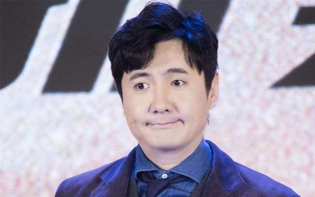 他躺着都能让全国人爆笑，现在站起来了，还想组团忽悠我们？