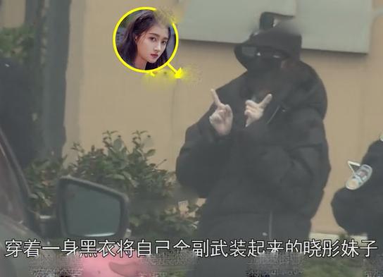 关晓彤携妈妈发热门诊就医,母女全副武装气氛不对劲