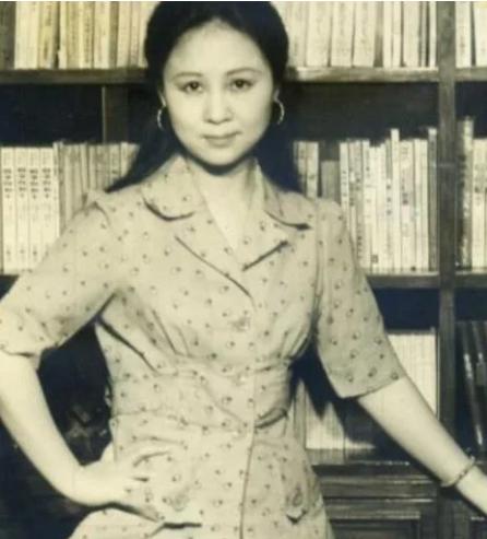 82岁的琼瑶终究是翻了车，8岁被她捧红的金铭才是活的最通透的一个