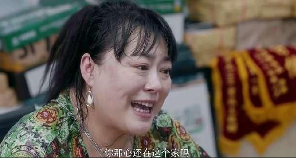 李菁菁：一婚弃残疾养子，两次恋小鲜肉，50岁因《安家》被求出山