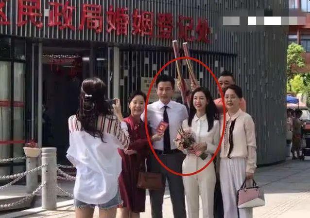 离婚杨幂半年，刘恺威被目击牵神秘女领证爆再婚