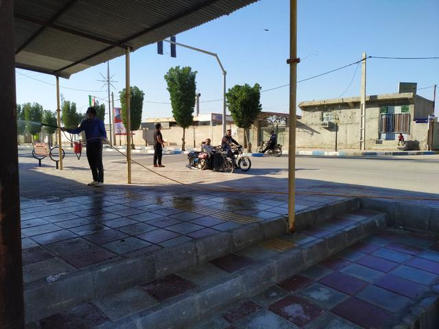 伊朗街道也变成空荡荡，只有消毒人员在工作