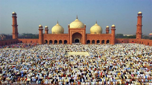 我国为帮“巴铁”解决大难题，在喜马拉雅山插入了一根120米钢柱