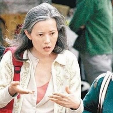 蓝洁瑛：从“女神”到“颠婆”，捡菜叶充饥，死后墓地被烧的焦黑