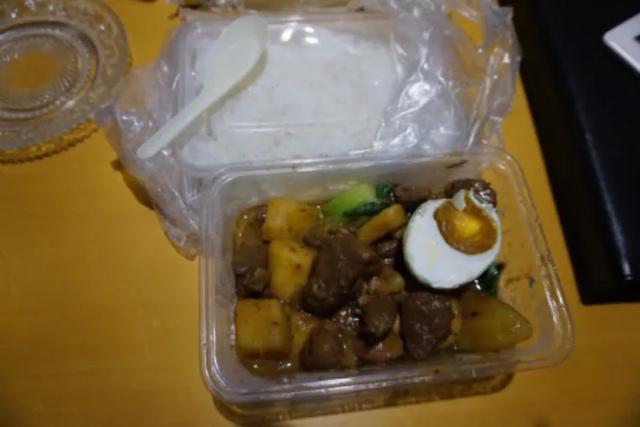 亲历！从柬埔寨回国后，刚下飞机我们就被隔离了